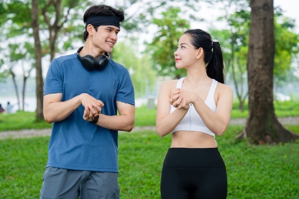 Xoay khớp cổ tay, cổ chân