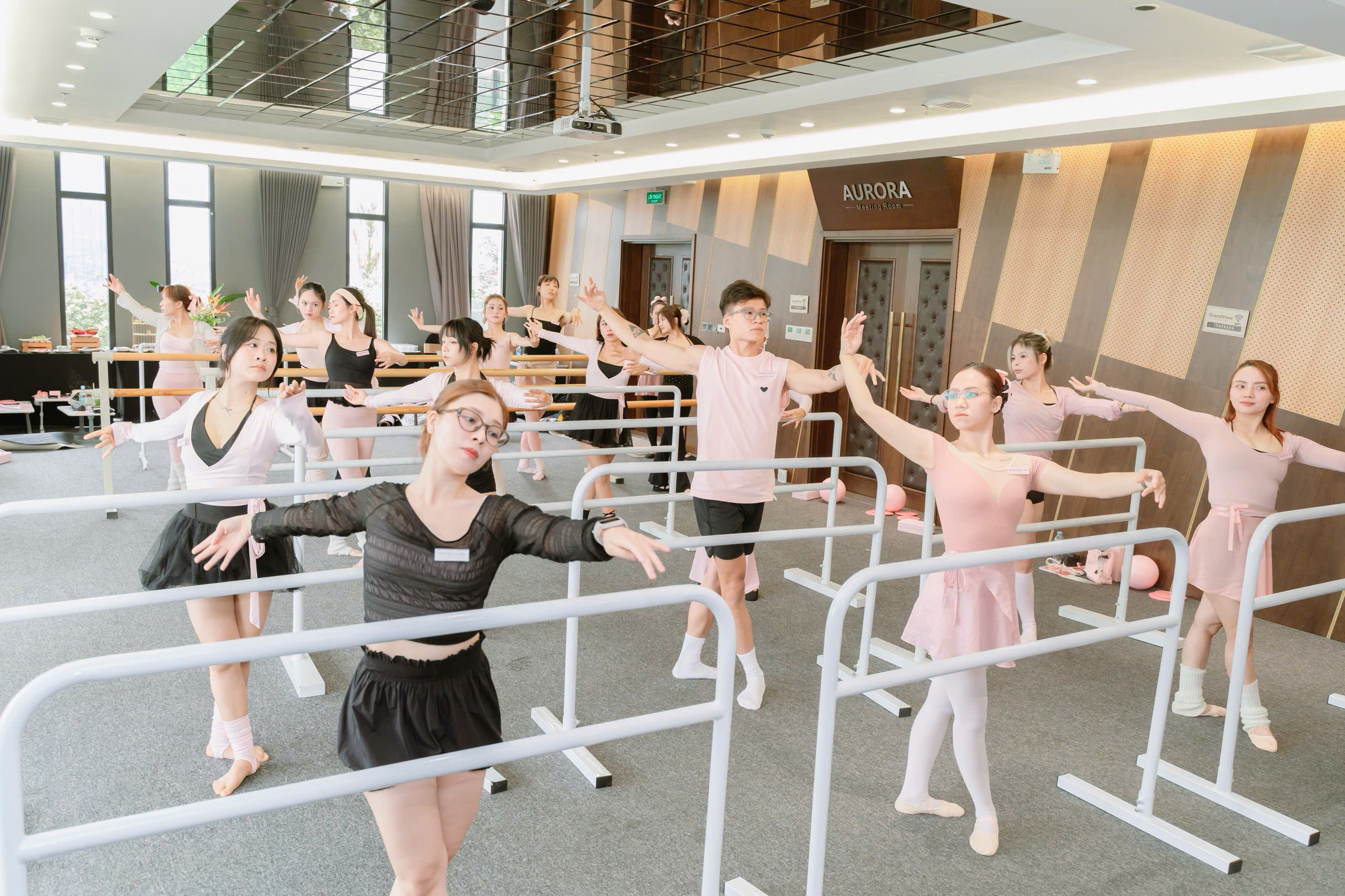 Tại sao nên chọn tập Barre tại FourT Pilates Academy